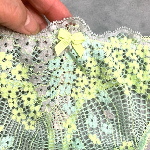 Victoria’s Secret lace flower bikini thong nnt SZ XL - Picture 3 of 4
